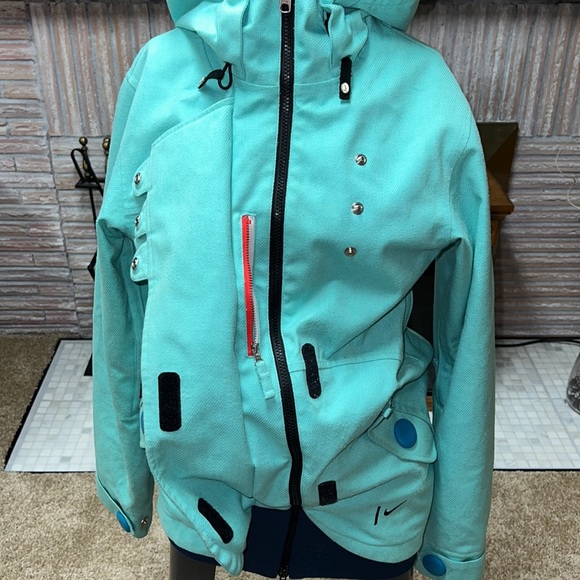 Nike ski jacket - Picture 3 of 7